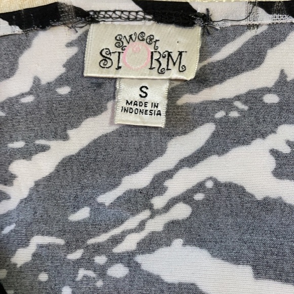 Sweet Storm Black/White S Cap Sleeve Dress Ties in the Back - Picture 7 of 14